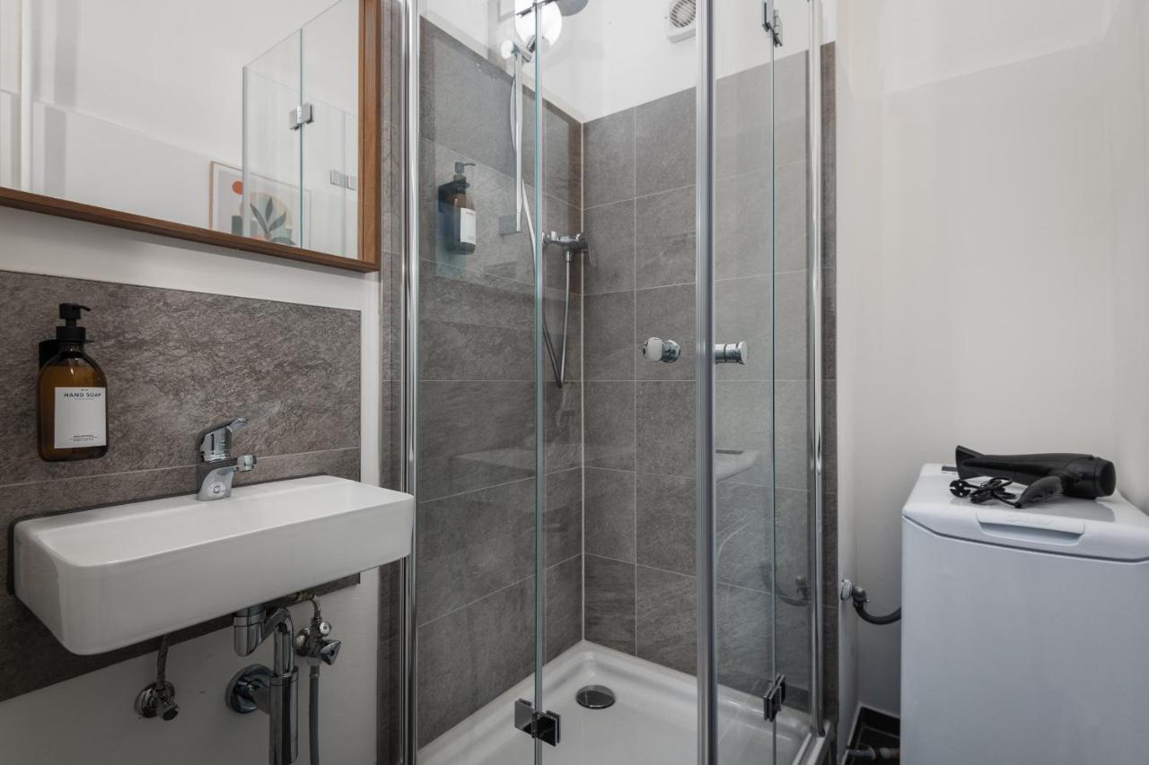 Super Zentral Super Schoener Altbau In Moabit Rostockerstrasse Im Herzen Von Berlin Fuer Bis Zu 6 Personen Ngoại thất bức ảnh